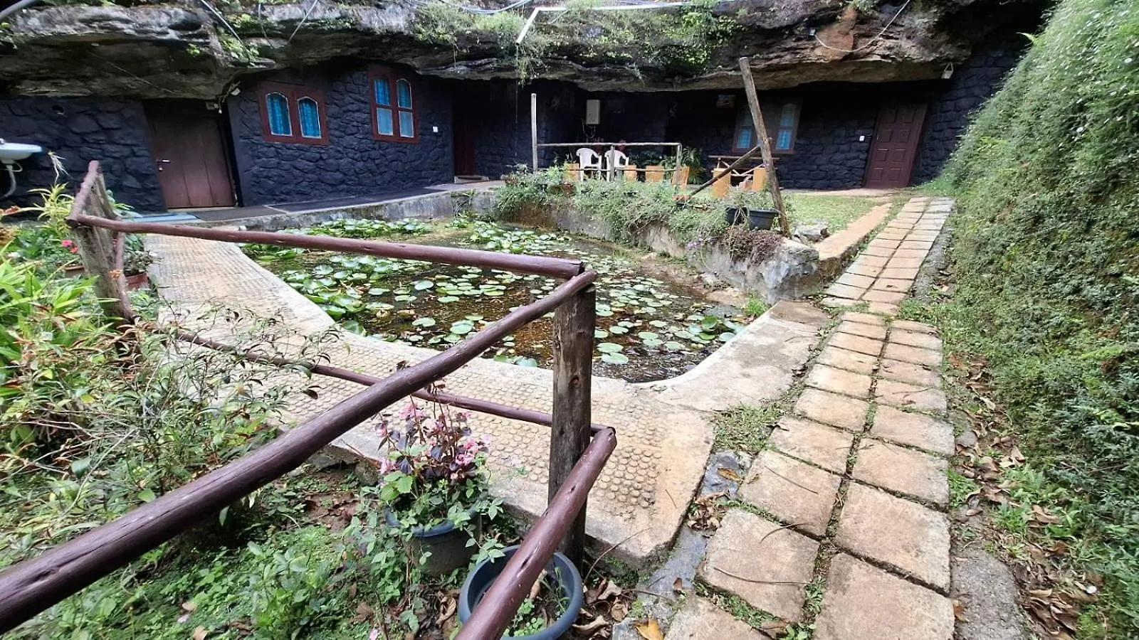 Escape Natural Farm Stay - Cave 2 location